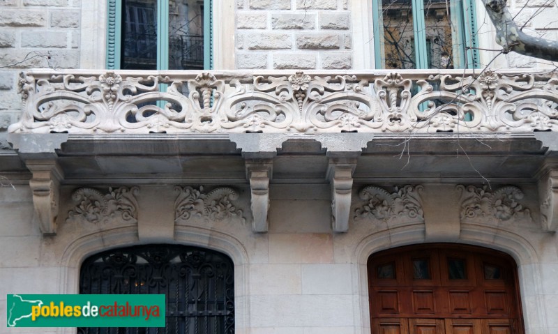 Barcelona - Casa Burés. Façana Girona (Foto: Albert Esteves, 2022) Barcelona - Casa Burés. Façana Girona