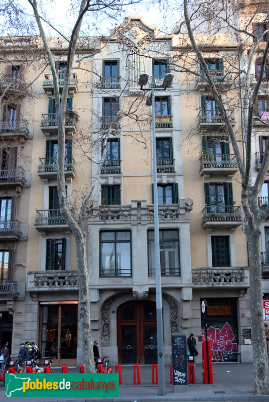 Barcelona - Plaça Tetuán, 9 (Foto: Albert Esteves, 2022) Barcelona - Plaça Tetuán, 9