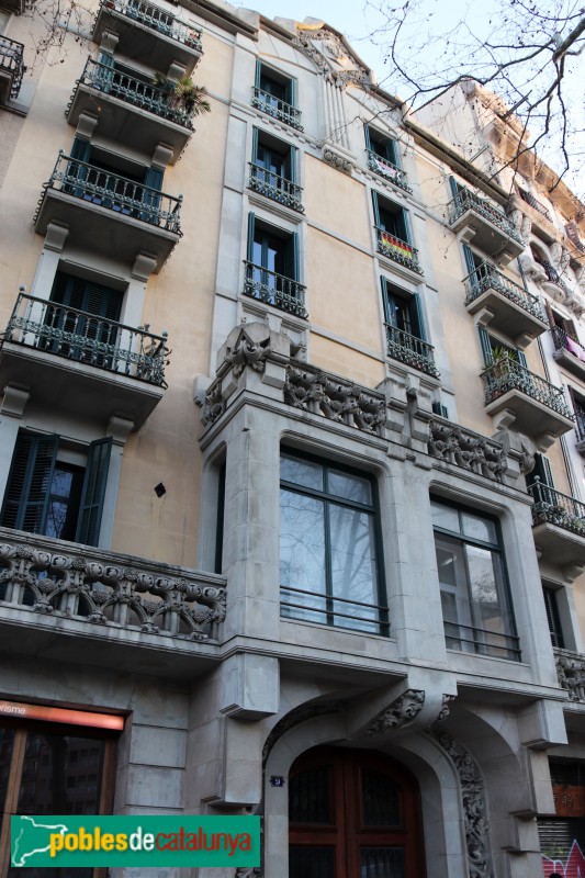 Barcelona - Plaça Tetuán, 9 (Foto: Albert Esteves, 2022) Barcelona - Plaça Tetuán, 9