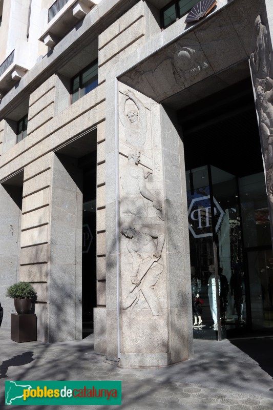 Barcelona - Passeig de Gràcia, 38-40 (relleus) (Foto: Albert Esteves, 2022) Barcelona - Passeig de Gràcia, 38-40 (relleus)