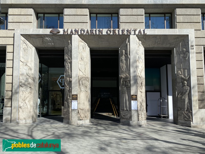 Barcelona - Passeig de Gràcia, 38-40 (relleus) (Foto: Albert Esteves, 2022) Barcelona - Passeig de Gràcia, 38-40 (relleus)