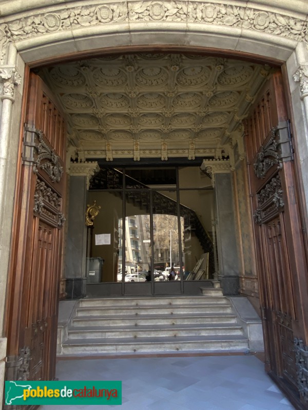 Barcelona - Rambla Catalunya, 17 (Foto: Albert Esteves, 2022) Barcelona - Rambla Catalunya, 17