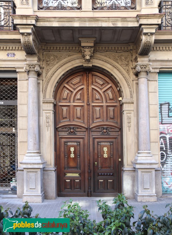 Barcelona - Rambla Catalunya, 25 (Foto: Albert Esteves, 2022) Barcelona - Rambla Catalunya, 25