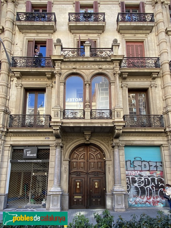 Barcelona - Rambla Catalunya, 25 (Foto: Albert Esteves, 2022) Barcelona - Rambla Catalunya, 25