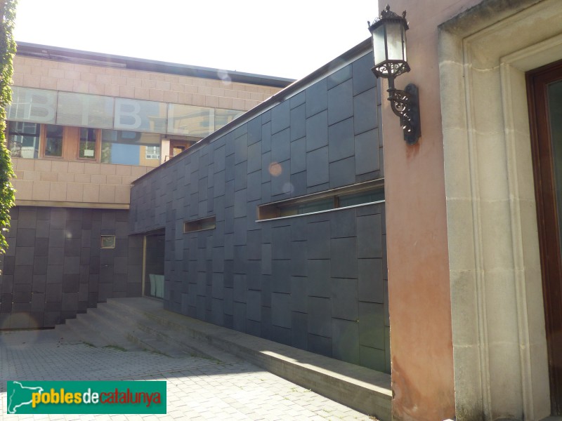 Santa Coloma de Farners - Biblioteca Joan Vinyoli. Cos lateral
