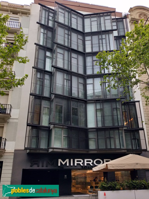 Barcelona - Còrsega 255. The Mirror (Foto: Anna Corcoll, 2022) Barcelona - Còrsega 255. The Mirror