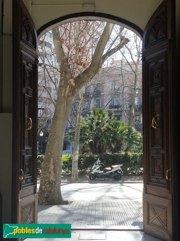 Barcelona - Plaça Urquinaona, 4 (Foto: Anna Corcoll, 2022) Barcelona - Plaça Urquinaona, 4