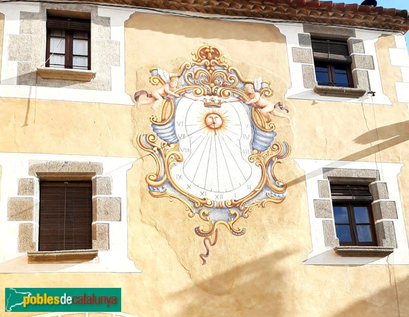 Teià - Cal Cinto. Rellotge de sol restaurat