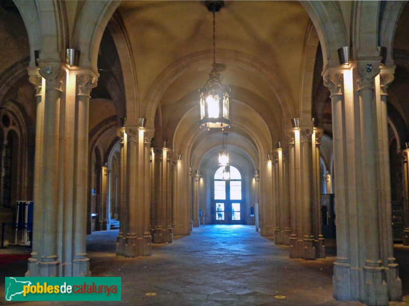 Universitat de Barcelona. Vestíbul (Foto: Sergi Suárez, 2022) Universitat de Barcelona. Vestíbul