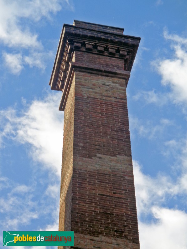 Barcelona - Fàbrica Bayer. Xemeneia (Foto: Sergi Suárez, 2022) Barcelona - Fàbrica Bayer. Xemeneia