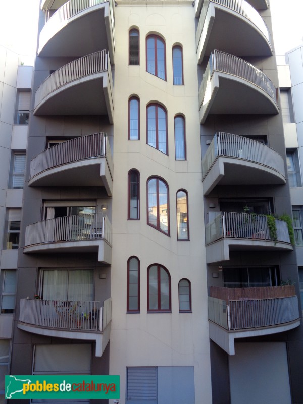 Barcelona - Fàbrica Bayer. Interior illa (Foto: Sergi Suárez, 2022) Barcelona - Fàbrica Bayer. Interior illa