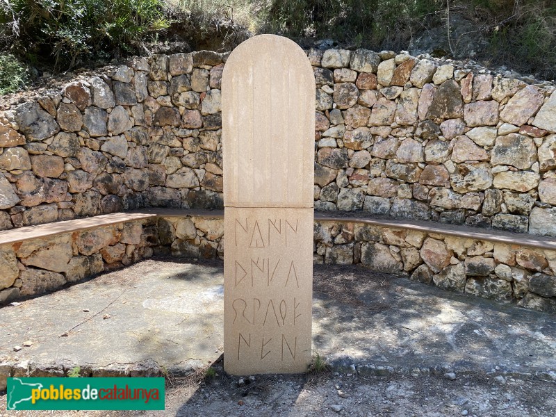 Poblat ibèric del Castellot de la Roca Roja (Foto: Albert Esteves, 2022) Poblat ibèric del Castellot de la Roca Roja