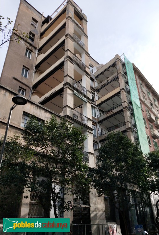 Barcelona - Gran de Gràcia, 7. Façana posterior (Foto: Anna Corcoll, 2020) Barcelona - Gran de Gràcia, 7. Façana posterior