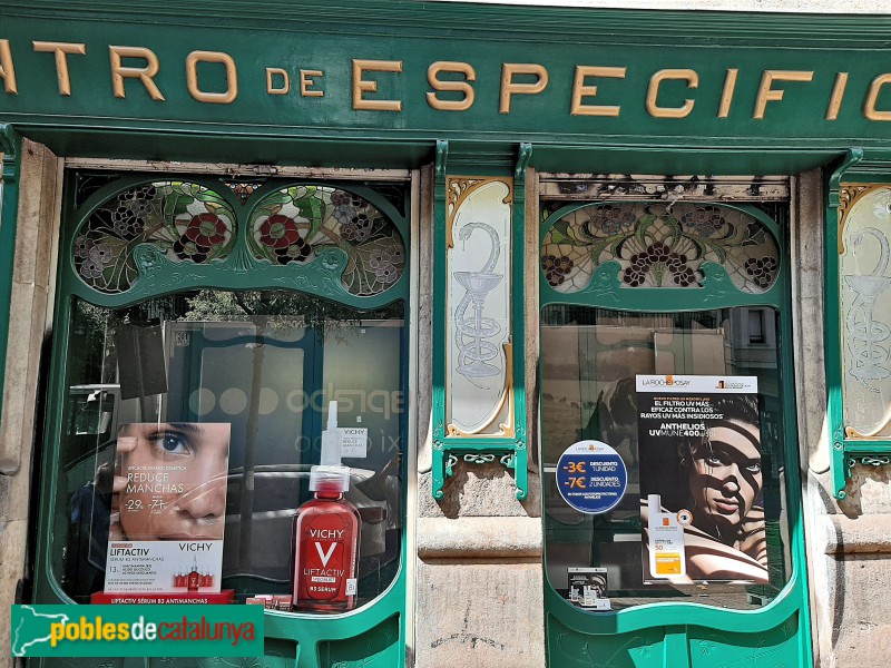 Barcelona - Farmàcia Villarroel, 53 (Foto: Sergi Suárez, 2022) Barcelona - Farmàcia Villarroel, 53