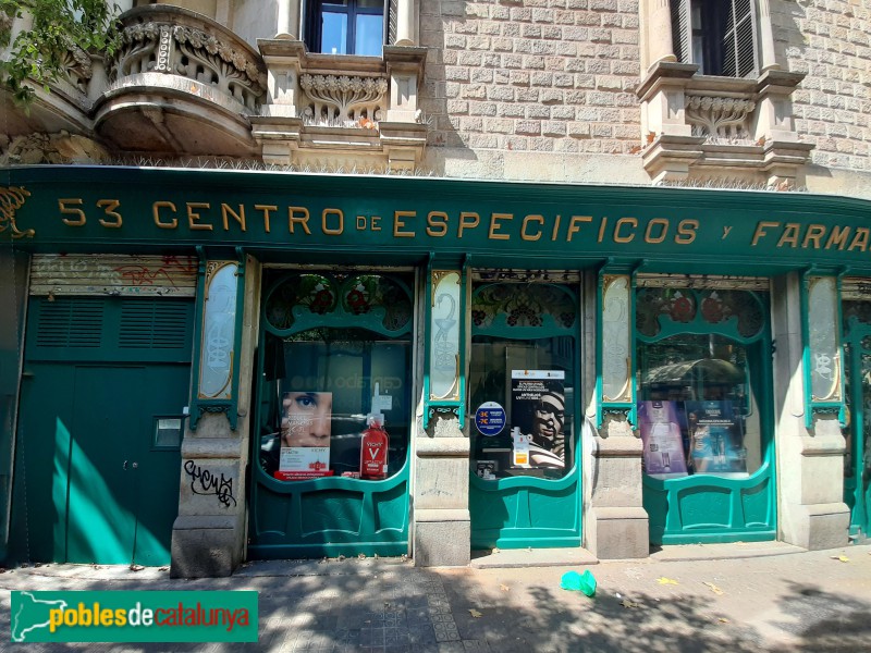Barcelona - Farmàcia Villarroel, 53 (Foto: Sergi Suárez, 2022) Barcelona - Farmàcia Villarroel, 53