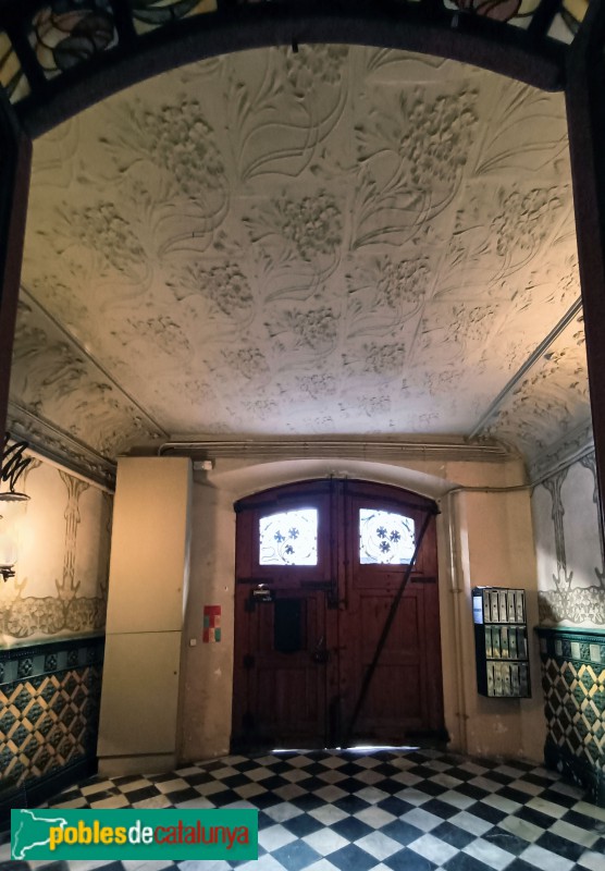 Barcelona - Casa Gomis. Vestíbul (Foto: Anna Corcoll, 2022) Barcelona - Casa Gomis. Vestíbul