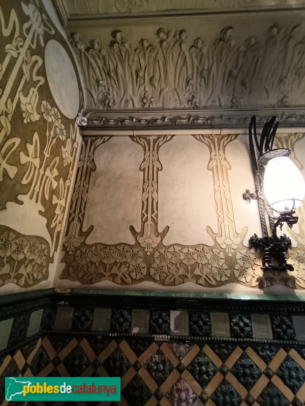 Barcelona - Casa Gomis. Vestíbul (Foto: Anna Corcoll, 2022) Barcelona - Casa Gomis. Vestíbul