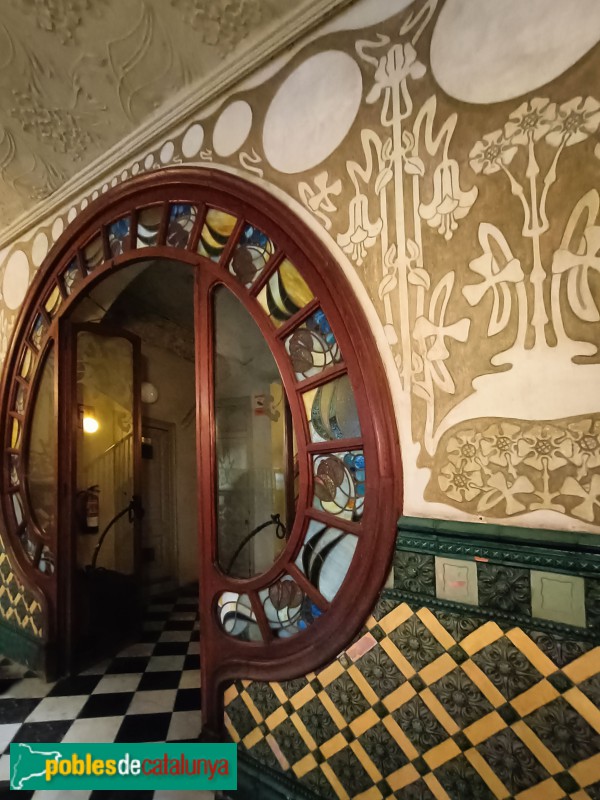 Barcelona - Casa Gomis. Vestíbul (Foto: Anna Corcoll, 2022) Barcelona - Casa Gomis. Vestíbul