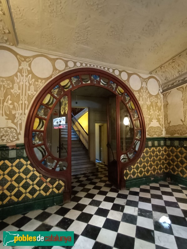 Barcelona - Casa Gomis. Vestíbul (Foto: Anna Corcoll, 2022) Barcelona - Casa Gomis. Vestíbul