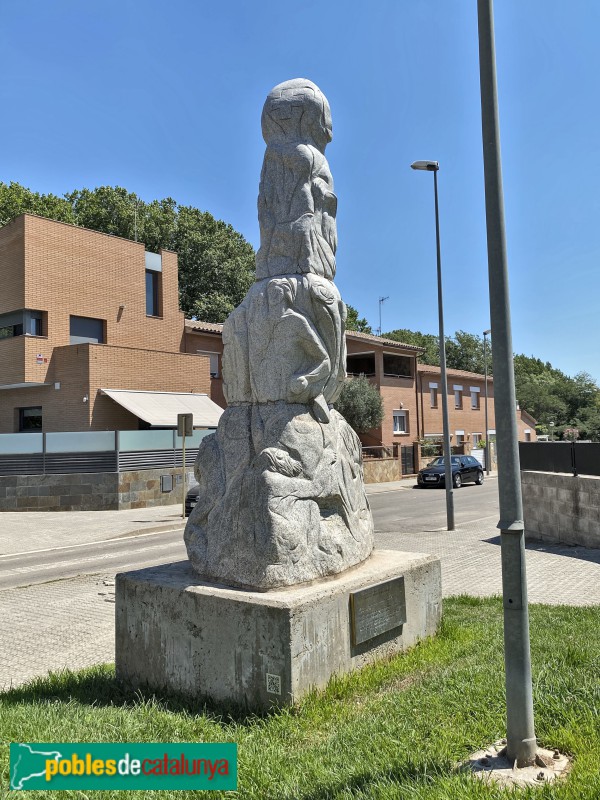 Sant Celoni - Monument a la Creu Roja (Foto: Albert Esteves, 2022) Sant Celoni - Monument a la Creu Roja