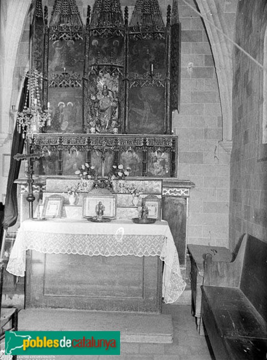 Sant Celoni - Sant Esteve d'Olzinelles. Altar lateral (Foto: Francesc Blasi -Arxiu fotogràfic Centre Excursionista de Catalunya-, 1924-48) Sant Celoni - Sant Esteve d'Olzinelles. Altar lateral