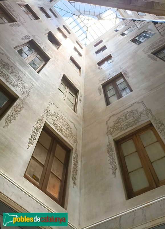 Barcelona - Roger de Llúria, 2 / Urquinaona, 4 (Foto: Anna Corcoll, 2022) Barcelona - Roger de Llúria, 2 / Urquinaona, 4