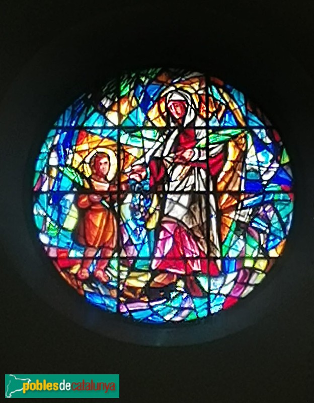 Calella - Església de Santa Maria i Sant Nicolau. Vitrall de la rosassa (Foto: David Serén Cánovas) Calella - Església de Santa Maria i Sant Nicolau. Vitrall de la rosassa