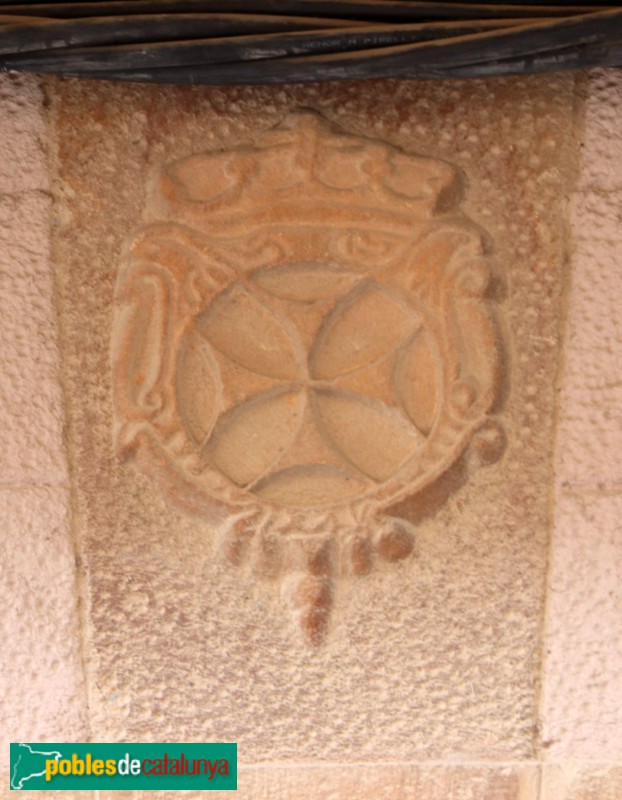 Piera - Cases Víctor Riu. Escut dels Trinitaris (segle XVII) (Foto: Albert Esteves, 2022) Piera - Cases Víctor Riu. Escut dels Trinitaris (segle XVII)