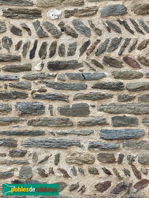 Les Pereres - Església de Sant Esteve. Aparell en espina de peix (Foto: Albert Esteves, 2022) Les Pereres - Església de Sant Esteve. Aparell en espina de peix