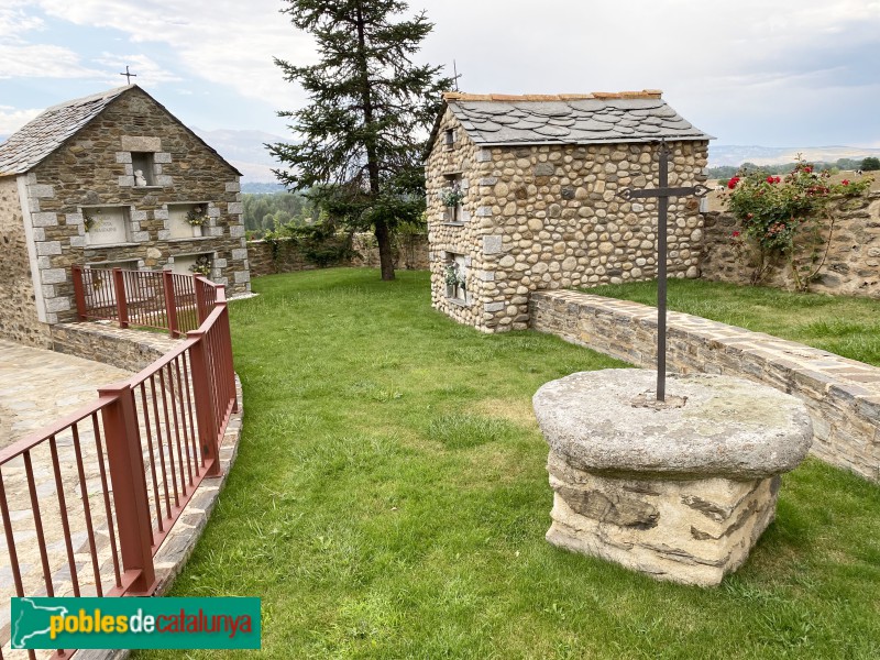 Les Pereres - Església de Sant Esteve. Cementiri (Foto: Albert Esteves, 2022) Les Pereres - Església de Sant Esteve. Cementiri