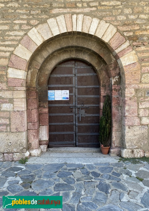 Alp - Església de Sant Pere (Foto: Albert Esteves, 2022) Alp - Església de Sant Pere