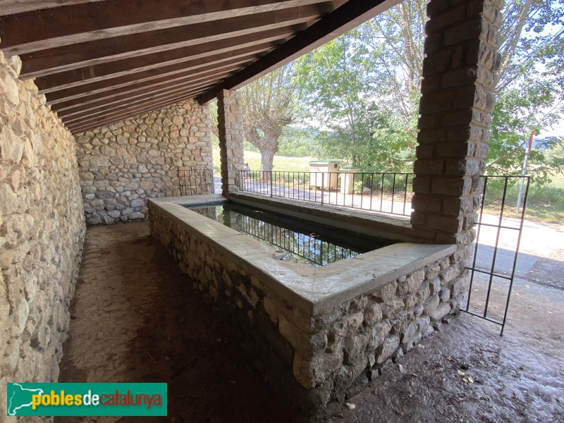 Urús - Font Freda i safareig (Foto: Albert Esteves, 2022) Urús - Font Freda i safareig