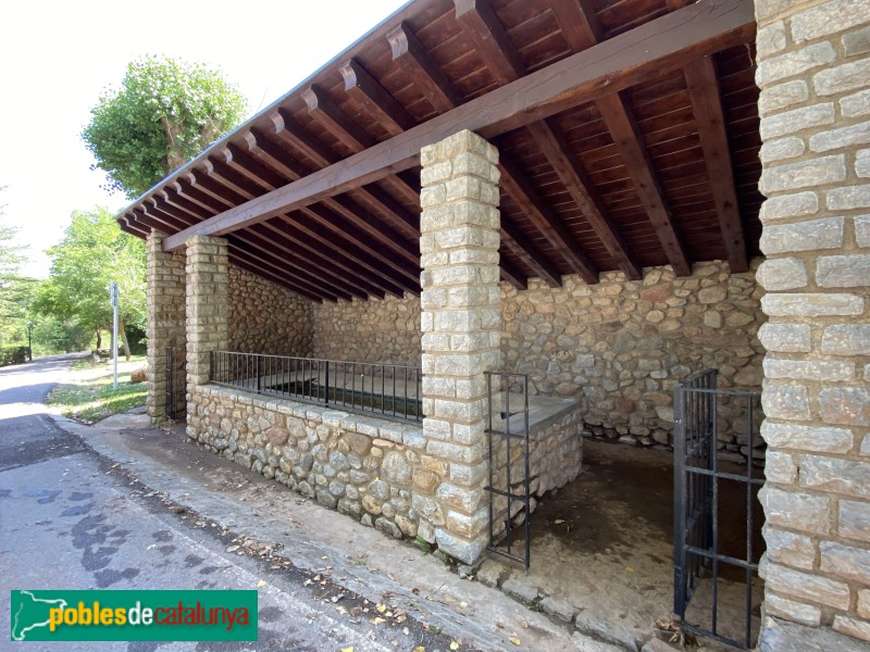 Urús - Font freda i safareig (Foto: Albert Esteves, 2022) Urús - Font freda i safareig