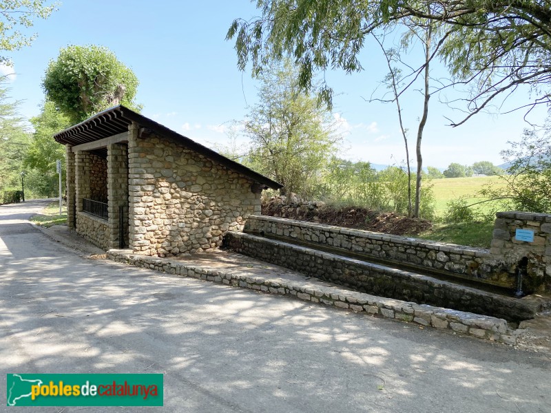 Urús - Font freda i safareig (Foto: Albert Esteves, 2022) Urús - Font freda i safareig