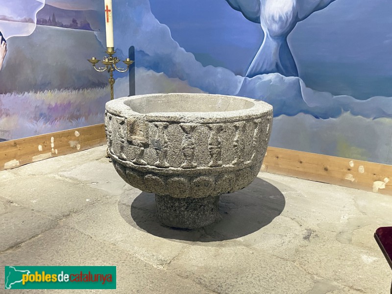 Llívia - Església. Baptisteri (Foto: Albert Esteves, 2022) Llívia - Església. Baptisteri