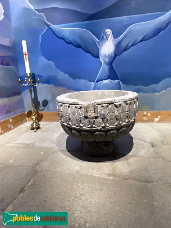 Llívia - Església. Baptisteri (Foto: Albert Esteves, 2022) Llívia - Església. Baptisteri