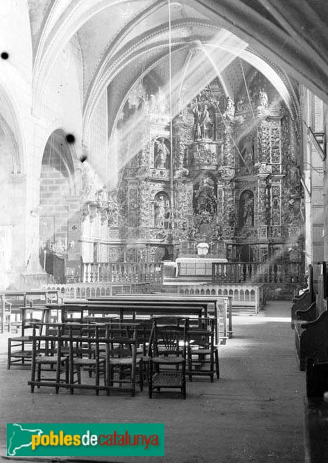 Llívia - Església. Retaule major antic, destruït (Foto: <i>Francesc Blasi -Arxiu fotogràfic Centre Excursionista de Catalunya-</i>, 1934) Llívia - Església. Retaule major antic, destruït