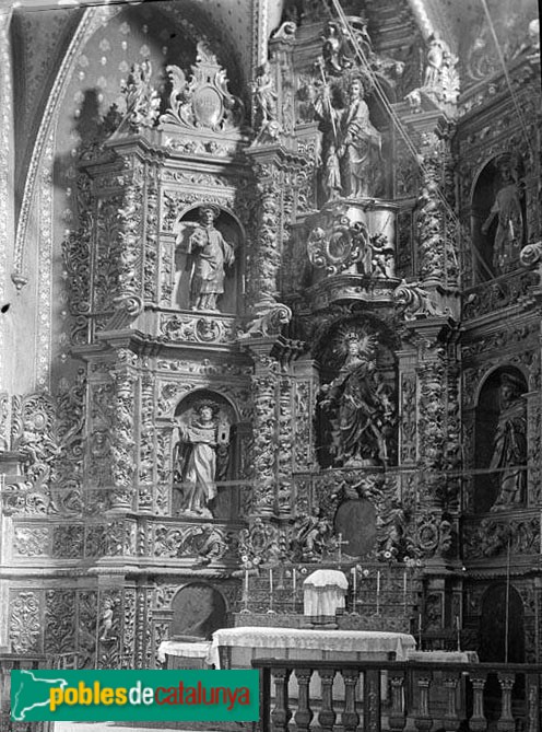 Llívia - Església. Retaule major antic, destruït (Foto: <i>Francesc Blasi -Arxiu Fotogràfic Centre Excursionista de Catalunya-</i>, 1934) Llívia - Església. Retaule major antic, destruït