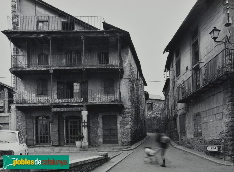 Llívia - Can Ventura (Foto: <i>Pere Català Roca -calaix.gencat.cat-</i>, anys seixanta) Llívia - Can Ventura