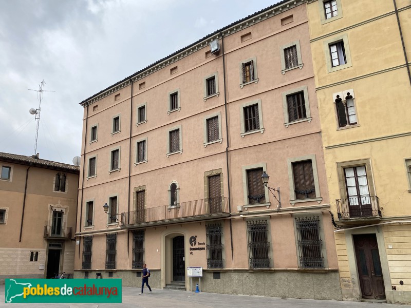 Vic - Plaça de la Catedral, 4 (Foto: Albert Esteves, 2022) Vic - Plaça de la Catedral, 4