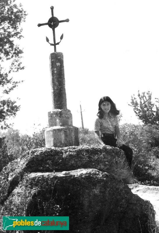 Cistella - Creu de terme (Foto: Montse Quincoces Comas, 1969) Cistella - Creu de terme