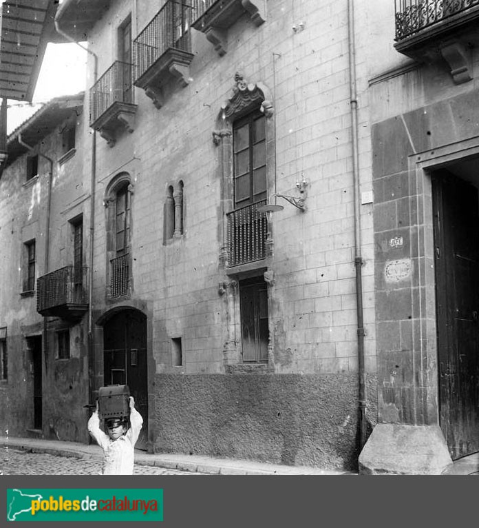 Vic - Casa Plantalamor (Foto: Josep Salvany -Fons Salvany. Biblioteca de Catalunya-, 1916) Vic - Casa Plantalamor