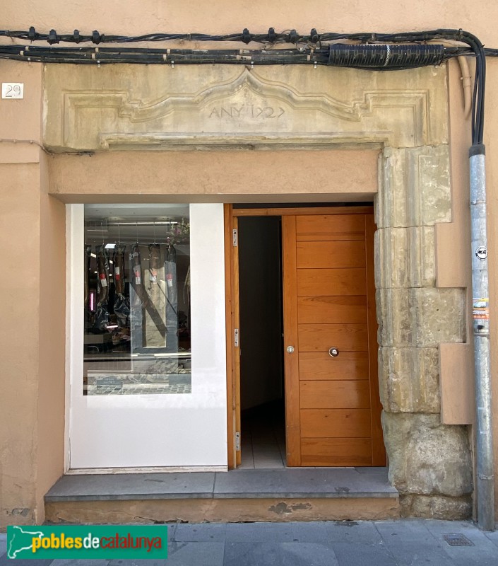 Vic - Carrer Gurb. Portal del segle XVIII (Foto: Albert Esteves, 2022) Vic - Carrer Gurb. Portal del segle XVIII