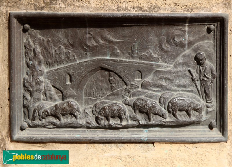 Vic - Font de la Rambla del Carme. Relleu de Jaume Seguranyes (Foto: Albert Esteves, 2022) Vic - Font de la Rambla del Carme. Relleu de Jaume Seguranyes