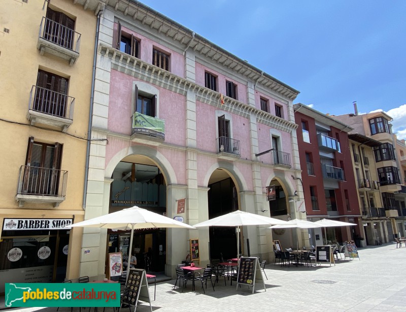 Vic - Carrer Manlleu (Foto: Albert Esteves, 2022) Vic - Carrer Manlleu