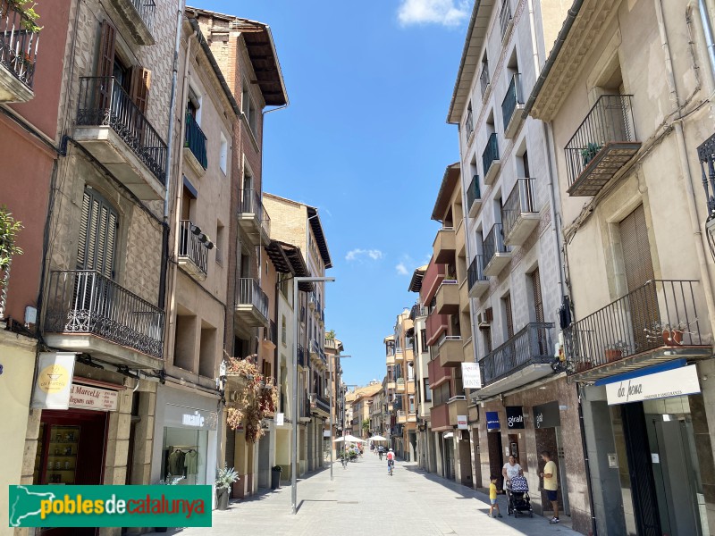 Vic - Carrer Manlleu (Foto: Albert Esteves, 2022) Vic - Carrer Manlleu