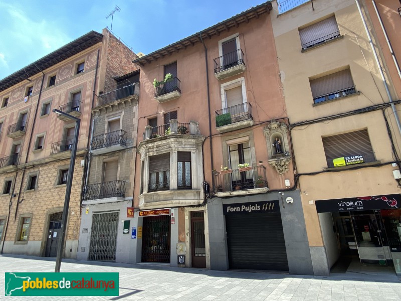 Vic - Carrer Manlleu (Foto: Albert Esteves, 2022) Vic - Carrer Manlleu