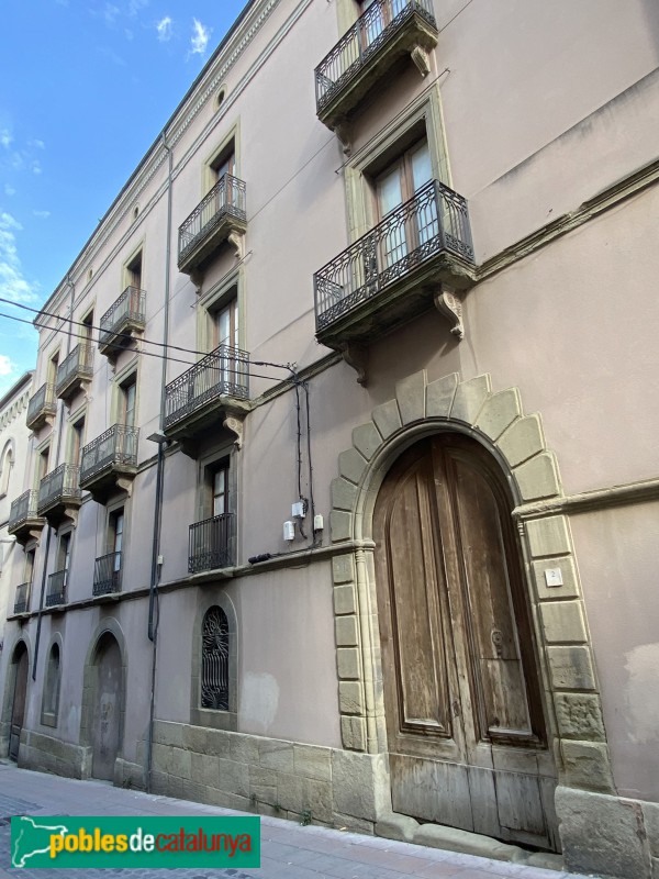 Vic - Edifici a la Rambla del Passeig, 61 (Foto: Albert Esteves, 2022) Vic - Edifici a la Rambla del Passeig, 61