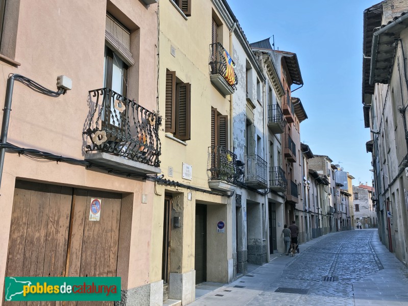 Vic - Carrer Sant Francesc (Foto: Albert Esteves, 2022) Vic - Carrer Sant Francesc