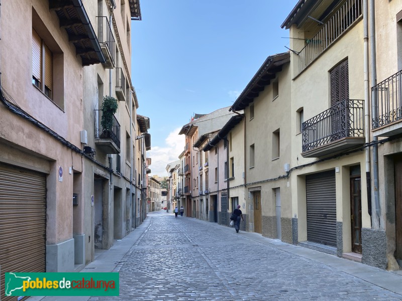 Vic - Carrer Sant Francesc (Foto: Albert Esteves, 2022) Vic - Carrer Sant Francesc